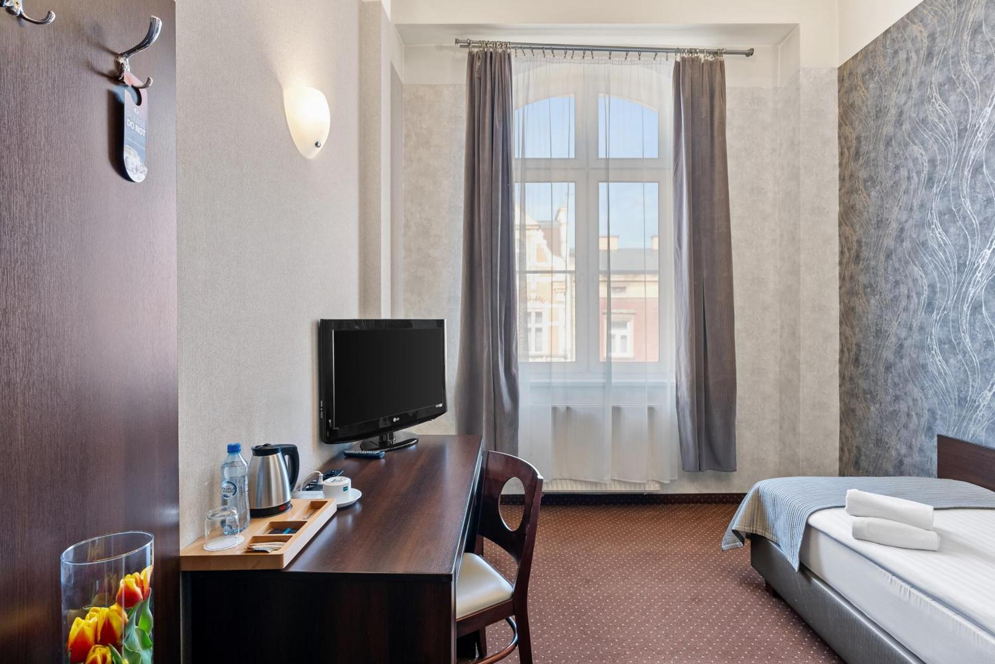 Hotel Diament Economy Gliwice Esterno foto