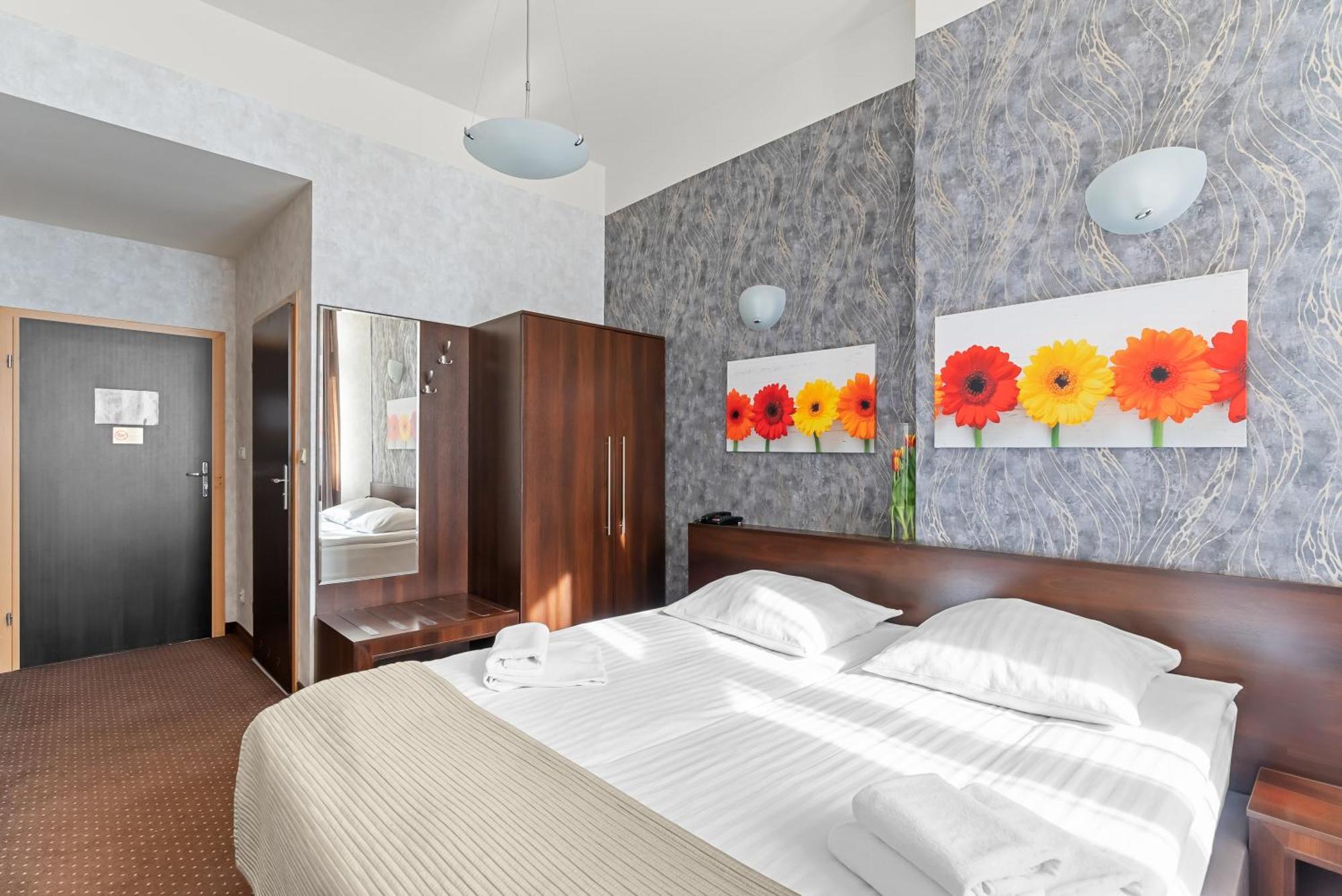 Hotel Diament Economy Gliwice Esterno foto