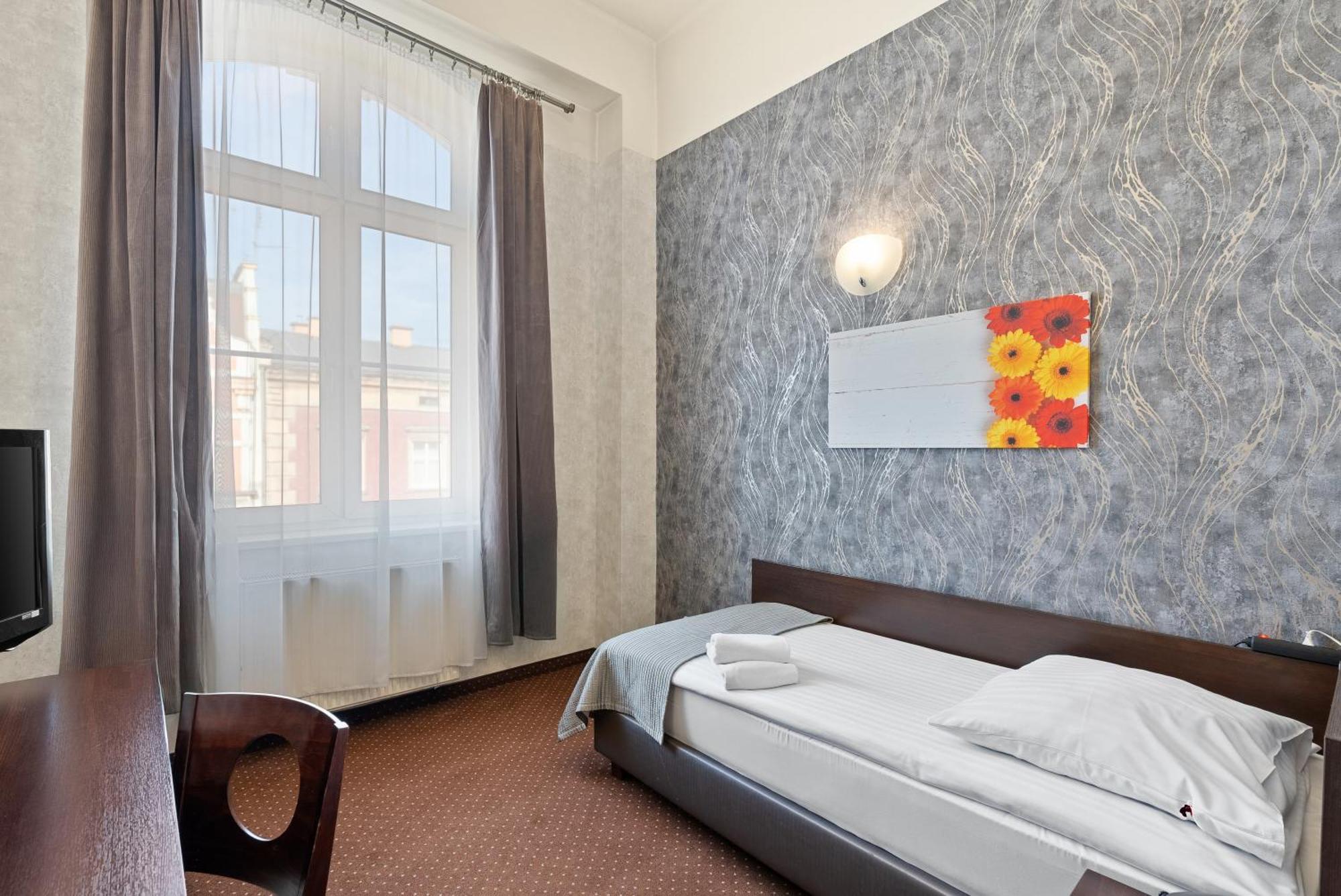 Hotel Diament Economy Gliwice Esterno foto