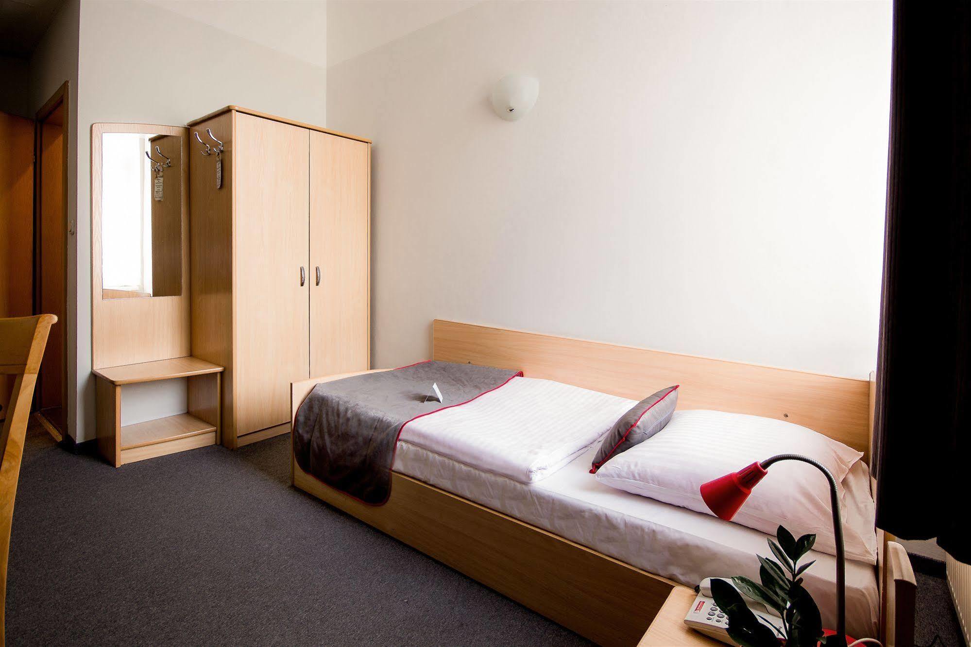 Hotel Diament Economy Gliwice Esterno foto