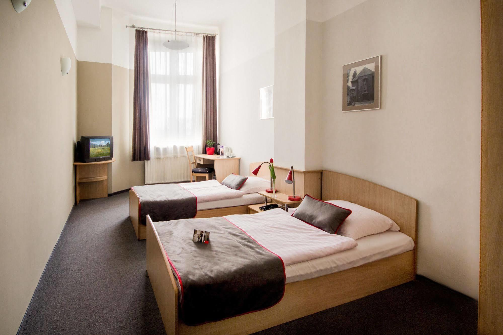 Hotel Diament Economy Gliwice Esterno foto